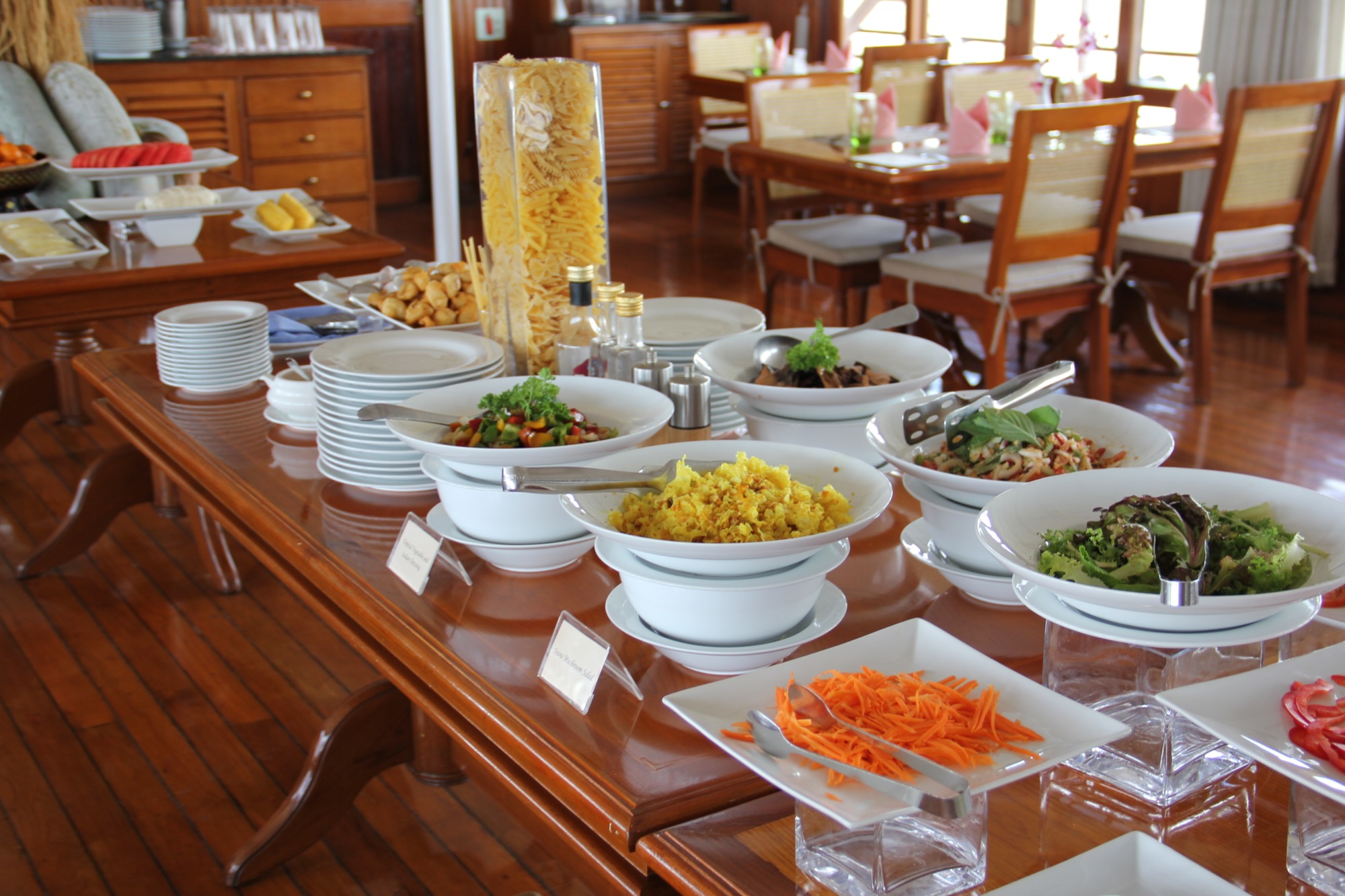 Pandaw RV Mekong Pandaw Lunch.jpg